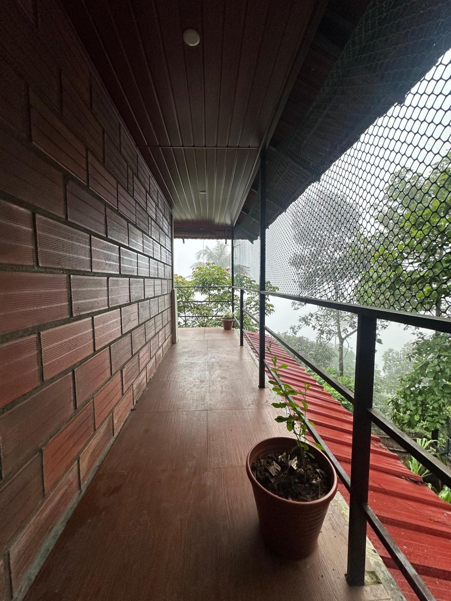Sunset Valley Kerala Pool Resort - Serene Natural Forest Cottage Stay In Idukki With Sunrise & Sunset Panoramas, Natural Streams & Tranquil Summer Evenings Pirmed Экстерьер фото