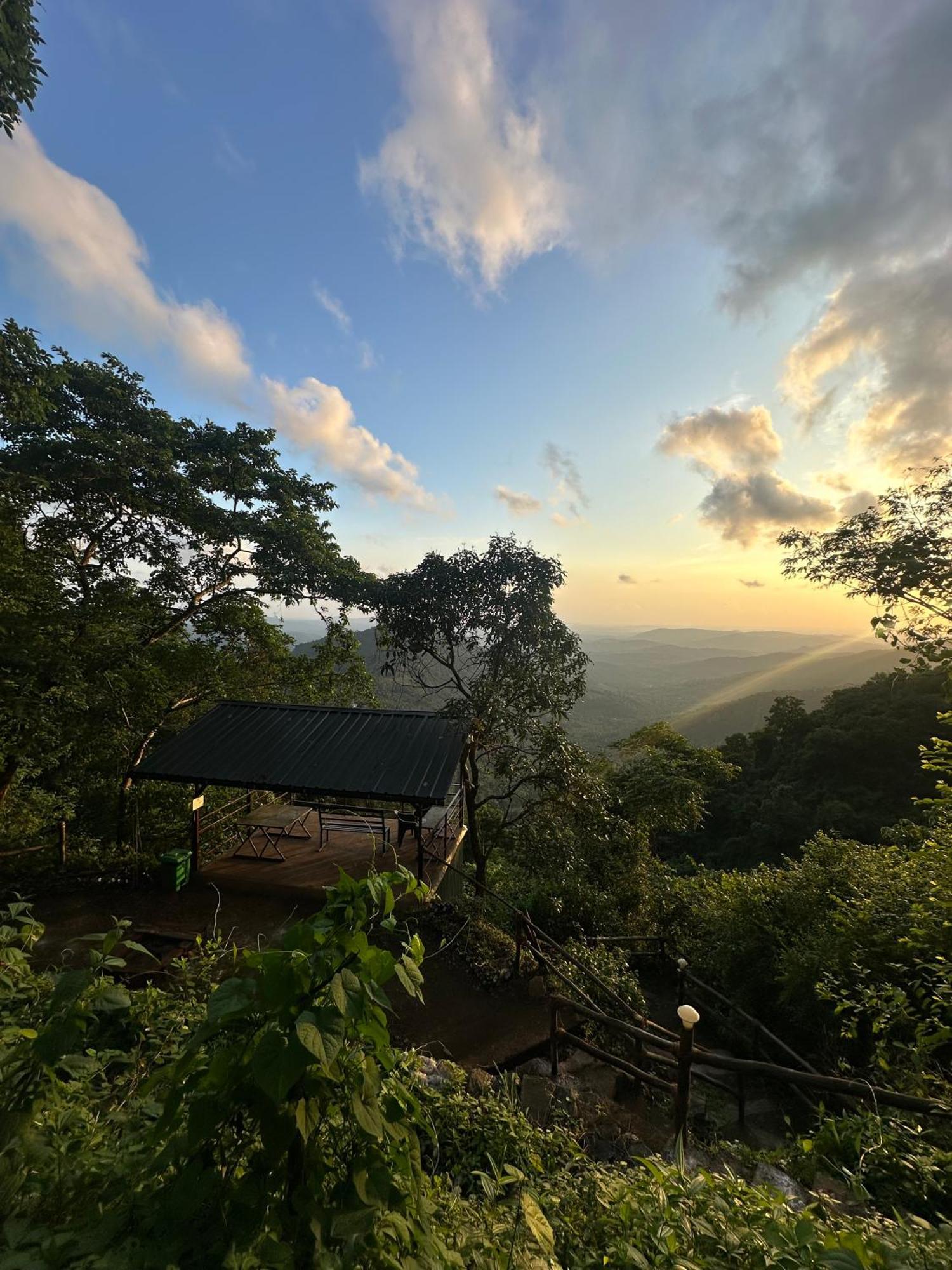 Sunset Valley Kerala Pool Resort - Serene Natural Forest Cottage Stay In Idukki With Sunrise & Sunset Panoramas, Natural Streams & Tranquil Summer Evenings Pirmed Экстерьер фото